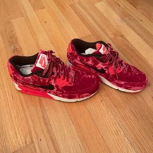 WOMENS NIKE RED VELVET SNEAKER